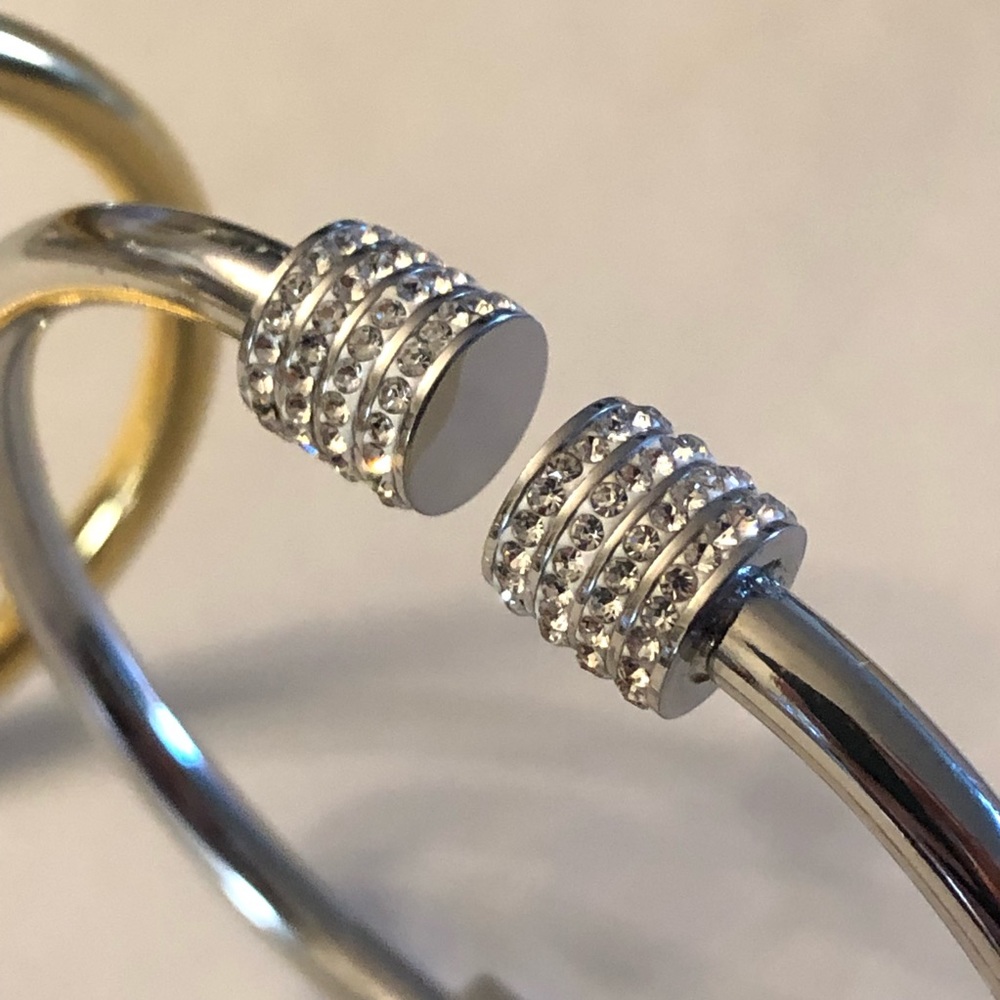 Elegant stainless steel bracelet